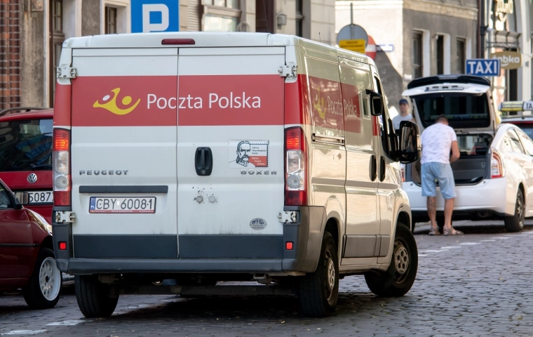 Poczta Polska na skraju upadłości. Pracownicy z pensjami poniżej minimalnej