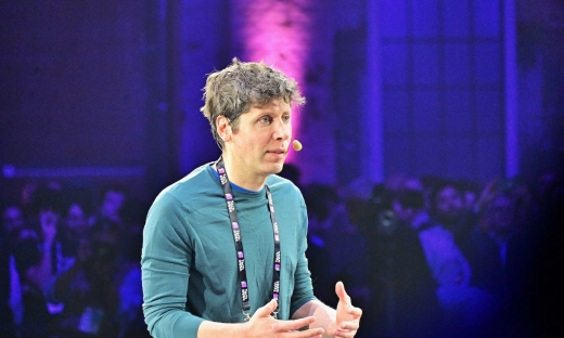 Duże modele językowe pod lupą UE. Co zmienia AI Act?