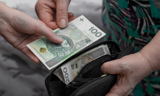 Trudna sytuacja przedsiębiorcy? ZUS może przejąć wypłatę świadczeń