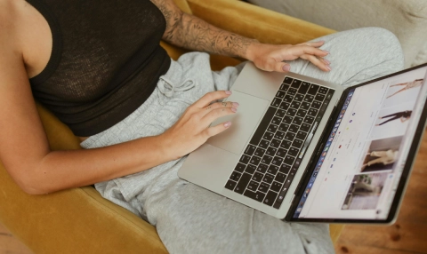 Jedna transakcja i koniec zwolnienia z VAT – fiskus sprawdza handel online