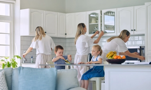 Praca kobiet przy domowych obowiązkach wyceniona na 12 tys. zł miesięcznie. Święta refleksją dla wartości ich codziennego wysiłku