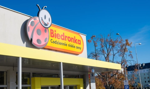 "Buźki" przy kasach Biedronki. Pracownica wyjaśnia, o co chodzi