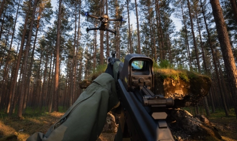 Unijne miliardy napędzają polską armię. Zbrojeniówka czeka na 100 mld zł i rusza z produkcją "Potwora z Tarnowa"