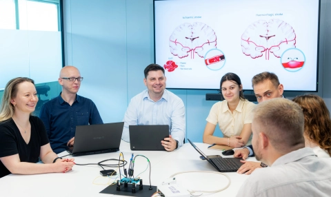 Polski wykrywacz udaru zdał pierwszy test. Prototyp w terminie i o 6 mln zł taniej